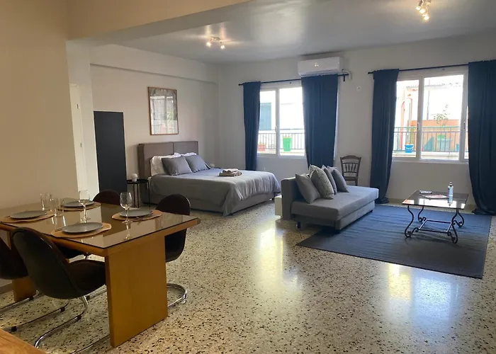 Pittaki - Large Studio In Athens Historic Center